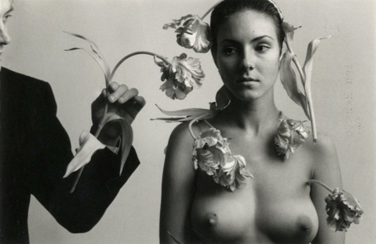 Duane Michals (1932)
Women Live in Liquids, 1986.
Épreuve argentique d'époque. Tampons du photographe au verso. 
Image : 8,6 x 13 cm / Feuille : 12,7 x 20,3 cm