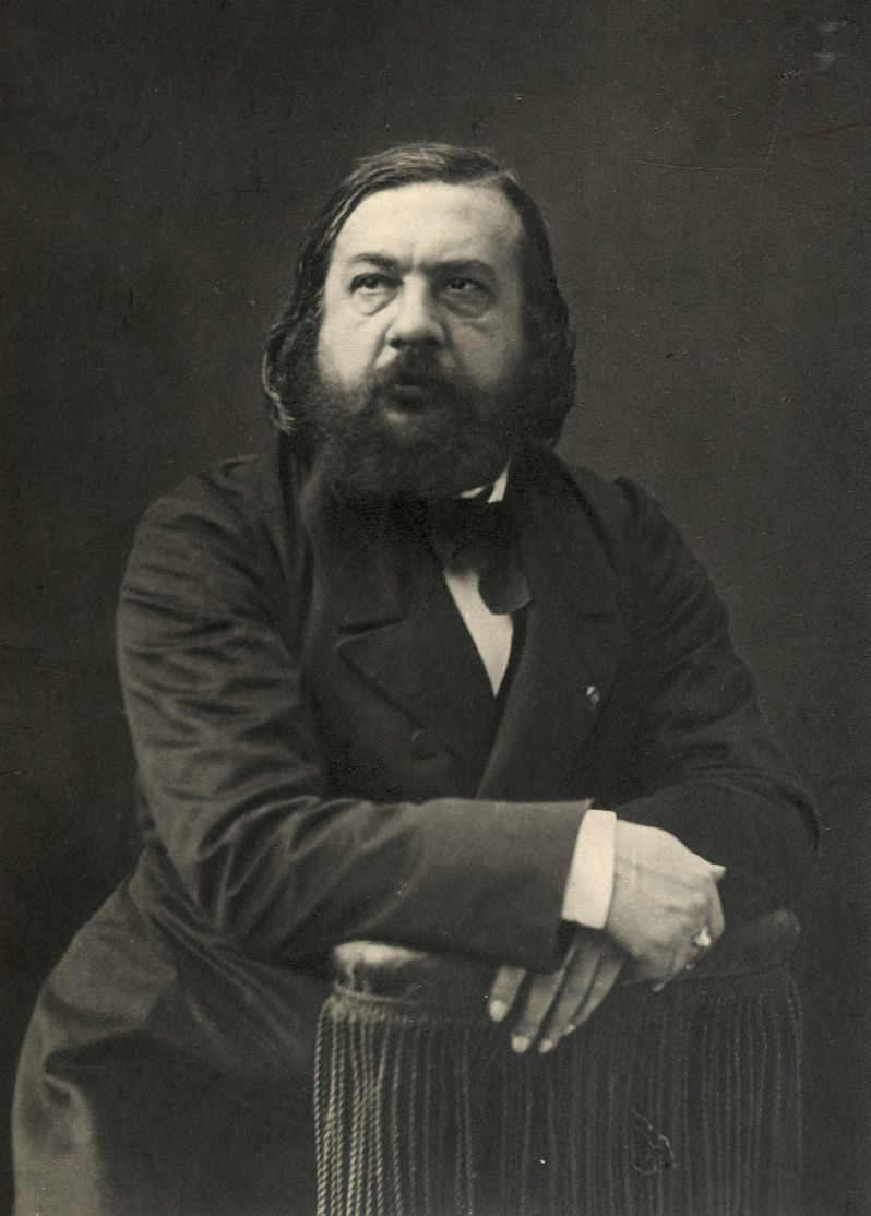 Félix Nadar (1820-1910) 
Théophile Gautier, 1866. 
Épreuve argentique (tirée par Paul Nadar, c. 1910), contrecollée sur carton du studio au format carte cabinet. Tampon "Les Nouvelles Littéraires" au verso du montage.
14 x 10,3 cm