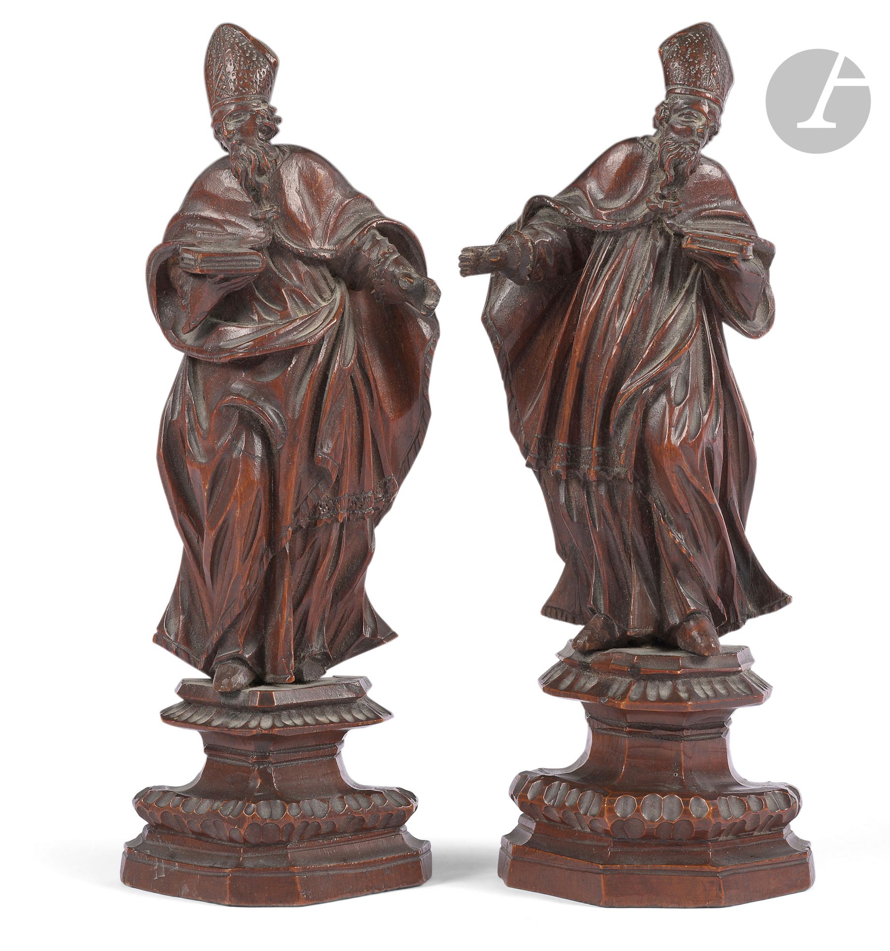 Deux saints évêques, pères de l’Eglise en bois sculpté
Italie, XVIIe siècle
H.: 29,5 cm
(Accidents)
