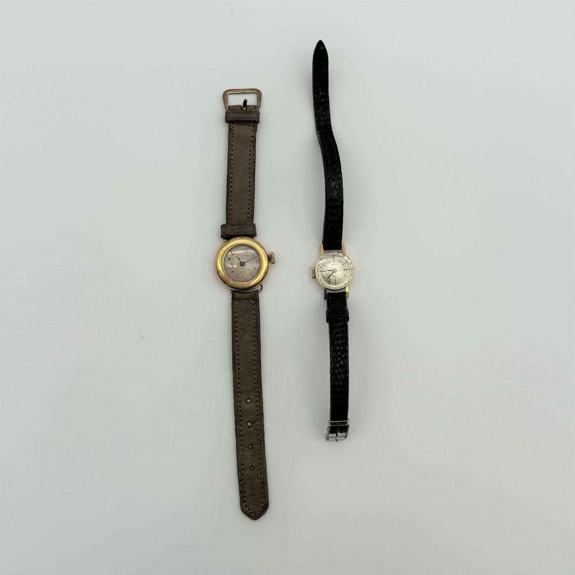Montre bracelet de dame en or 750/°°°
Poids brut  :11,4 g
On joint une montre de dame en métal doré
Frais acheteur pièces et lots en or : 9,6% TTC -  8% HT