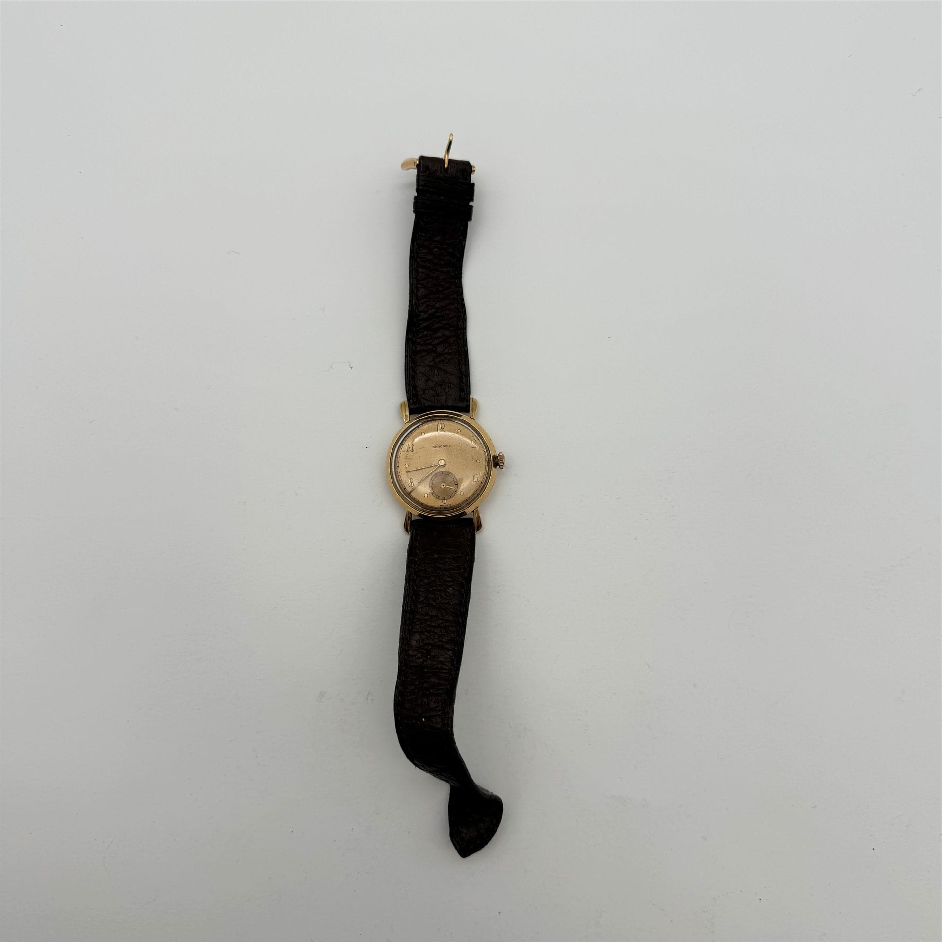 Men's wristwatch in 750/°°° gold, back lined with gilt metal. To be reattached.

Gross weight: 30.5g
Buyer's charges for gold coins and lots: 9.6% incl. VAT - 8% excl.