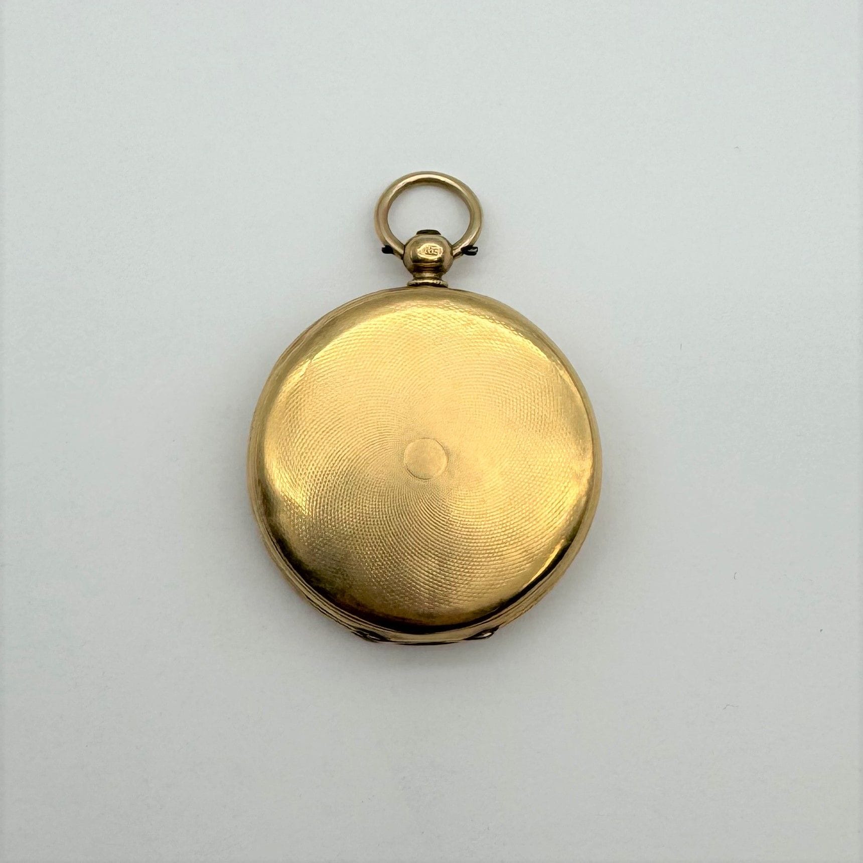Montre de poche en or 750/°°°. 
Poids brut : 55 g
débris.
Frais acheteur pièces et lots en or : 9,6% TTC -  8% HT