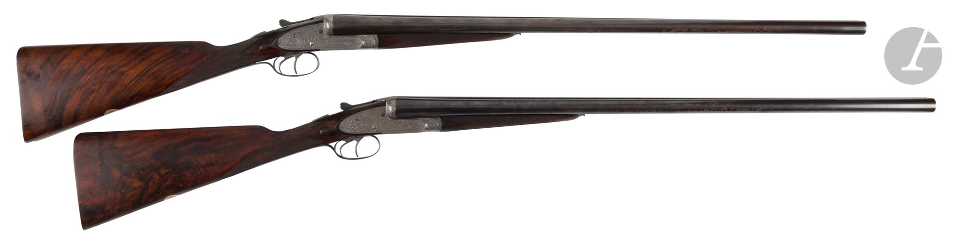 Paire de fusils de chasse à platine « F. RHODES », deux coups, calibre 12-65 éjecteurs. 
Canons juxtaposés numérotés « 1 » et « 2 » de 74 cm. Platines signées « F. RHODES » et bascules finement gravées de rinceaux. Double détente. Crosses en noyer en partie quadrillées, rallongées, avec pièces de pouce en argent chiffrées « GD ».
Longueur du canon : 74 - Longueur totale : 121 cm
En l’état (petites piqures extérieures et intérieures, petits fêles aux bois aux queues de platines).
Dans une valise de transport en plastique, garnie de velours bordeaux. Cadenas non fonctionnel.
Catégorie C à déclarer, n° 50822.