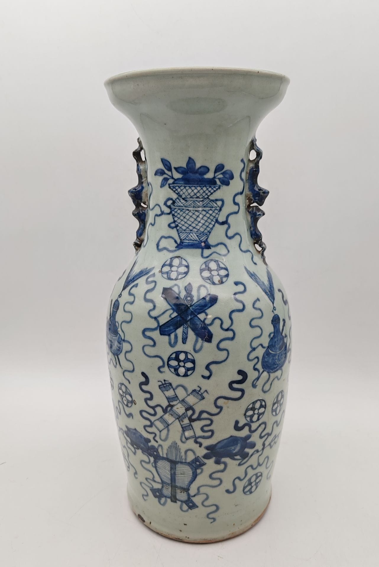 Large porcelain vase with blue decoration of auspicious Buddhist symbols on a light celadon background, China, 20th century
Chimeras form the handles.
Height: 43.2 cm
Fels.