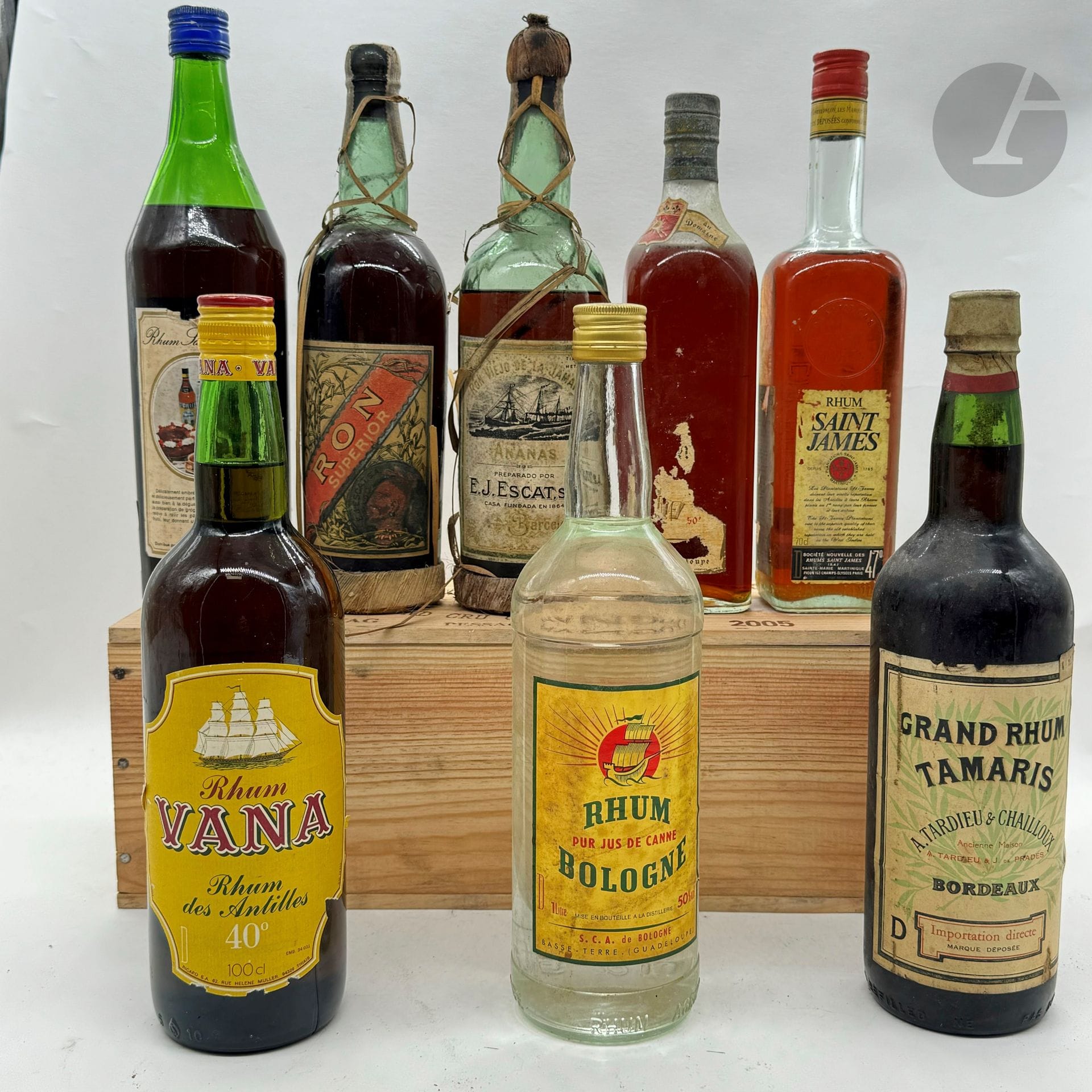 1 B RHUM 70 cl 47% (L.B; e.a.), Saint James, NM
2 B GRAND RHUM 70 cl 40% (1 M.B; 1 basse; 1 e.a. décollée et 1 e.q.i. en grande partie absente), Domaine de Séverin, NM
1 B GRAND RHUM TAMARIS (e.a; c.s.), Tardieu & Chailloux, NM
1 B RHUM DES ANTILLES 100 cl 40% (e.a.), Vana, NM
1 B RHUM SUPÉRIEUR (6 cm), Escat, NM
1 B RHUM 70 cl 44% (M.B; e.t.a.), Saint-Gilles, NM
1 B RHUM 100 cl 50% (T.L.B; e.l.s.), Bologne, NM
1 B RHUM VIEUX DE LA JAMAIQUE ANANAS (10 cm; e.t.h.), Escat, NM