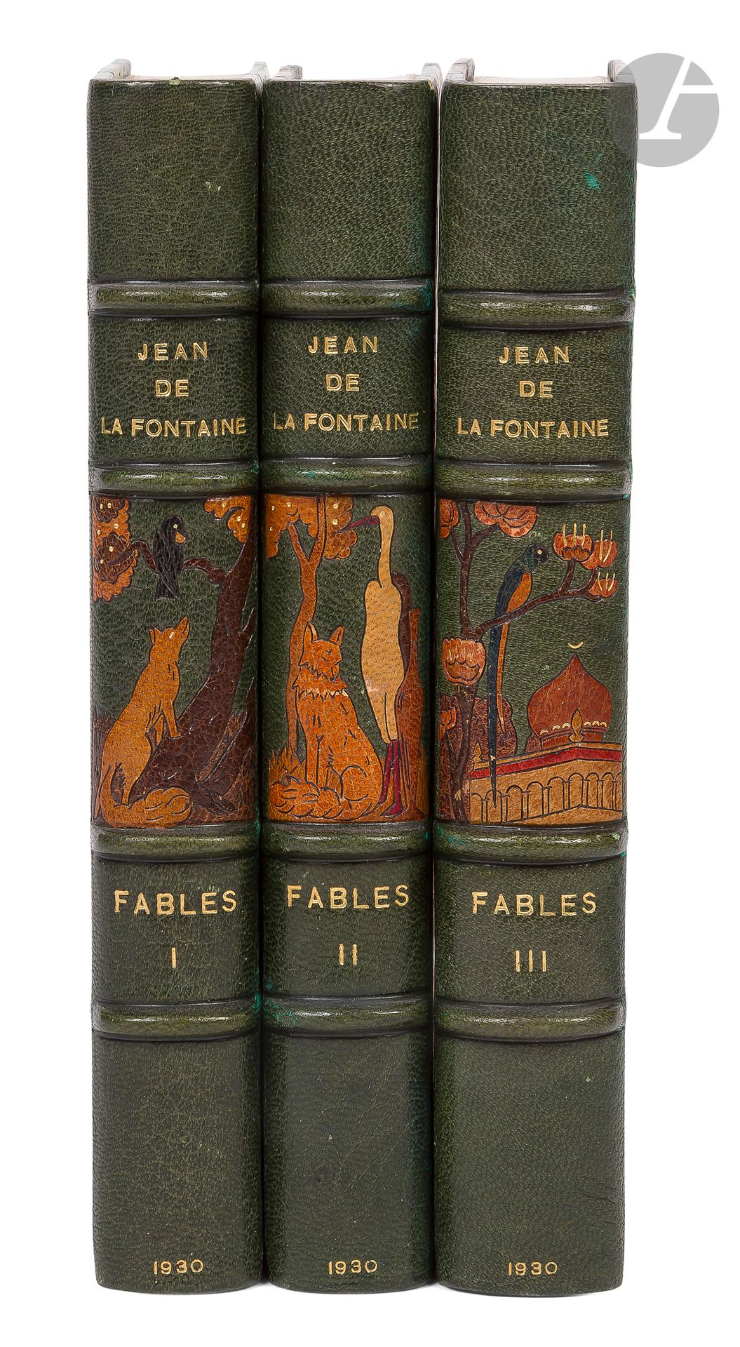 LA FONTAINE (Jean de).
Fables choisies.
Paris : Louis Conard, 1930-1933. — In-8, 201 x 137 : LXII, 234 pp., (2 ff. dernier blanc), couverture illustrée ; 290 pp., (3 ff. 2 derniers blancs), couverture illustrée ; 355 pp., (2 ff. dernier blanc), couverture illustrée. Demi-maroquin vert à bandes, filets dorés, dos à nerfs orné dans le caisson central d’une scène tirée d’une fable de La Fontaine, mosaïquée de différents maroquins, tête dorée, non rogné, couverture et dos conservés, étui (G. Levitsky).

Charmante édition illustrée d’un portrait de l’auteur dessiné et gravé par Baudier, de 12 compositions décoratives de Pierre de LAPRADE, et de 250 en-têtes d’Edmond MALASSIS et FRED-MONEY, le tout gravé sur bois en couleurs par Paul et André Baudier.

Exemplaire du tirage ordinaire sur vélin pur chiffon mais très joliment relié à l’époque par Grégoire Levitzky. Il a été enrichi de 3 belles aquarelles originales signées du peintre et illustrateur Fred-Money (1882-1956), de son vrai nom François-Raoul Billon. Élève de Georges-Antoine Rochegrosse, il fut notamment l’ami de Renoir et de Montézin et se distingua comme l’un des grands peintres postimpressionistes de l’époque. Les aquarelles sont hors texte, placées en tête de chacun des volumes ; elles représentent des fables de La Fontaine : Le Corbeau et le renard, Un animal dans la lune et La Lionne et l’ours.

Exemplaire très bien conservé malgré un côté de l’étui défait.