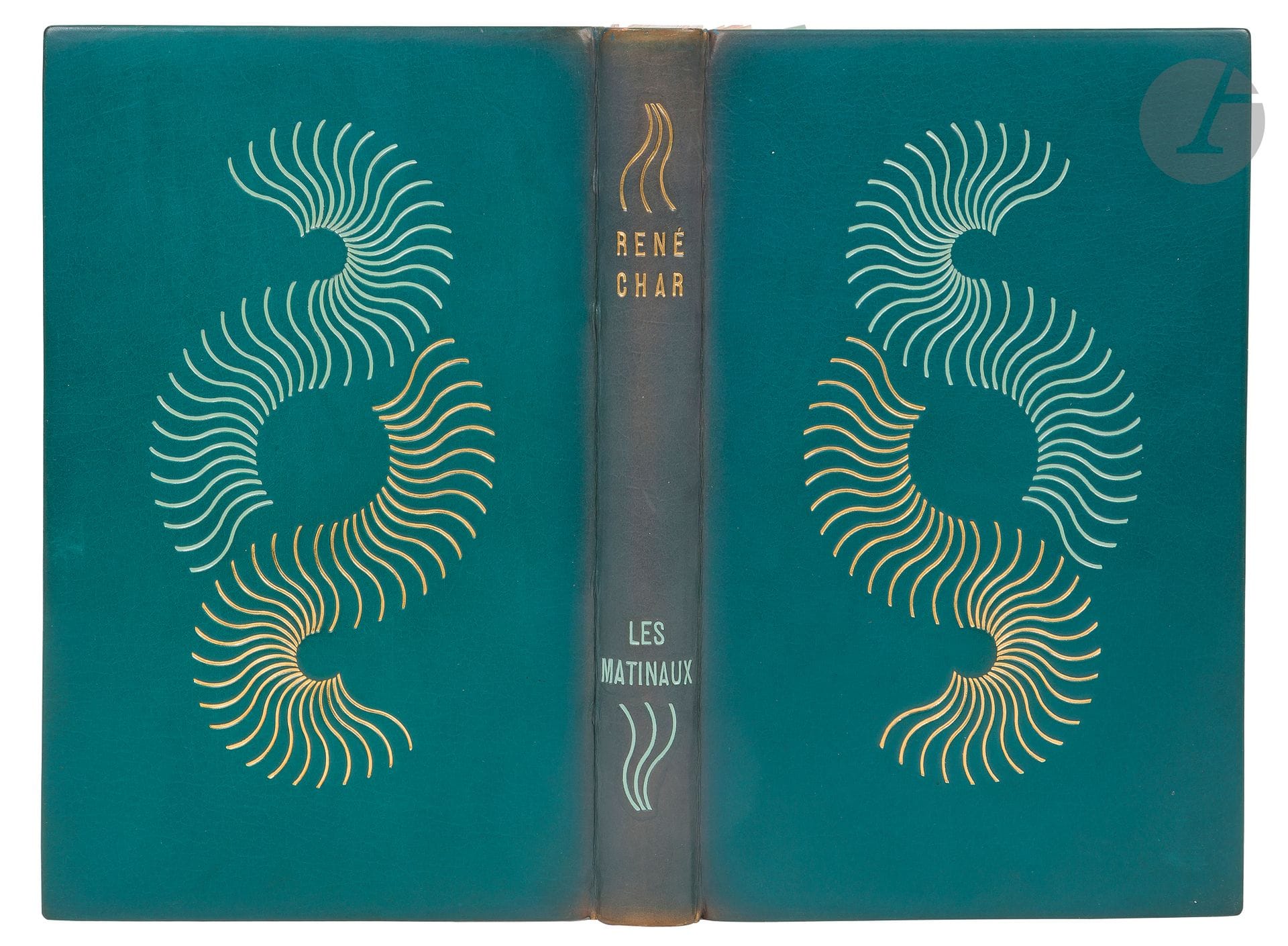 CHAR (René).
Les Matinaux. Poésie.
Paris : Gallimard, [1950]. — In-16, 184 x 115 : 150 pp., (3 ff. dernier blanc), couverture imprimée. Box vert, plats ornés de deux motifs géométriques montés tête-bêche, composés de filets ondulés bleu-vert pour l’un et dorés pour l’autre, dos lisse orné, encadrement de box vert à l’intérieur, orné d’un filet doré, tranches dorées sur témoins, couverture et dos conservés, étui bordé (M. Fray).

Édition en partie originale de ce beau recueil poétique de René Char.

Fêtes des arbres et du chasseur avait été publié à part chez GLM en 1948, sans l’Abrégé.

Un des 28 exemplaires sur vélin de Hollande Van Gelder, second papier après 6 exemplaires sur Madagascar.

Très bel exemplaire en reliure originale de l’époque réalisée par Marguerite Fray (1900-1974).
Dos très légèrement insolé.
