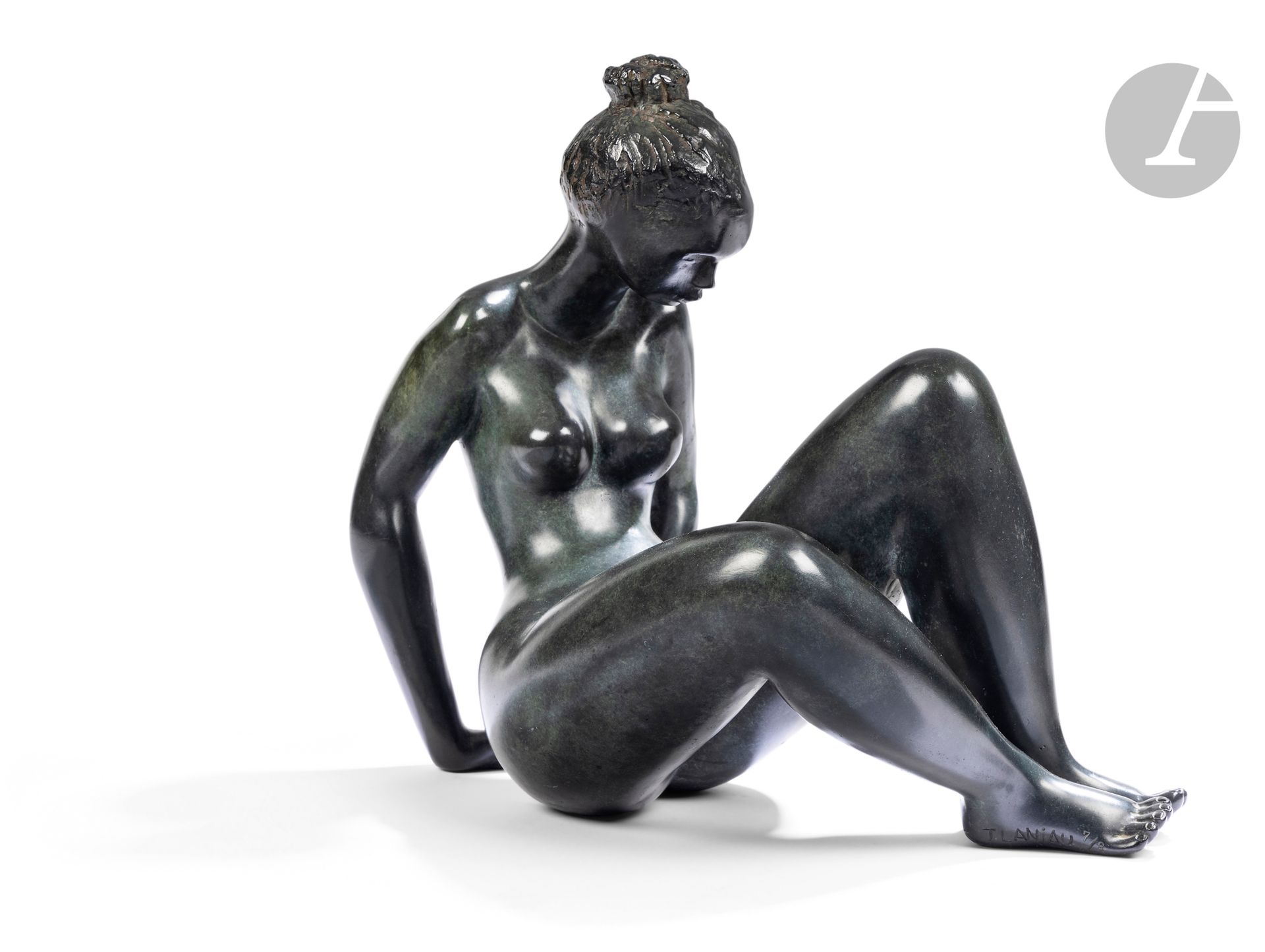 Jean LANIAU (born 1931)
Isis
Bronze proof with dark green patina.
Signed and numbered "7/8".
H. 29 cm

A certificate from the artist, dated April 15, 2001, will be given to the purchaser.
The book Laniau, Sculptures-Dessins, Barbizon, Galerie Got Editions, 2001, is included.