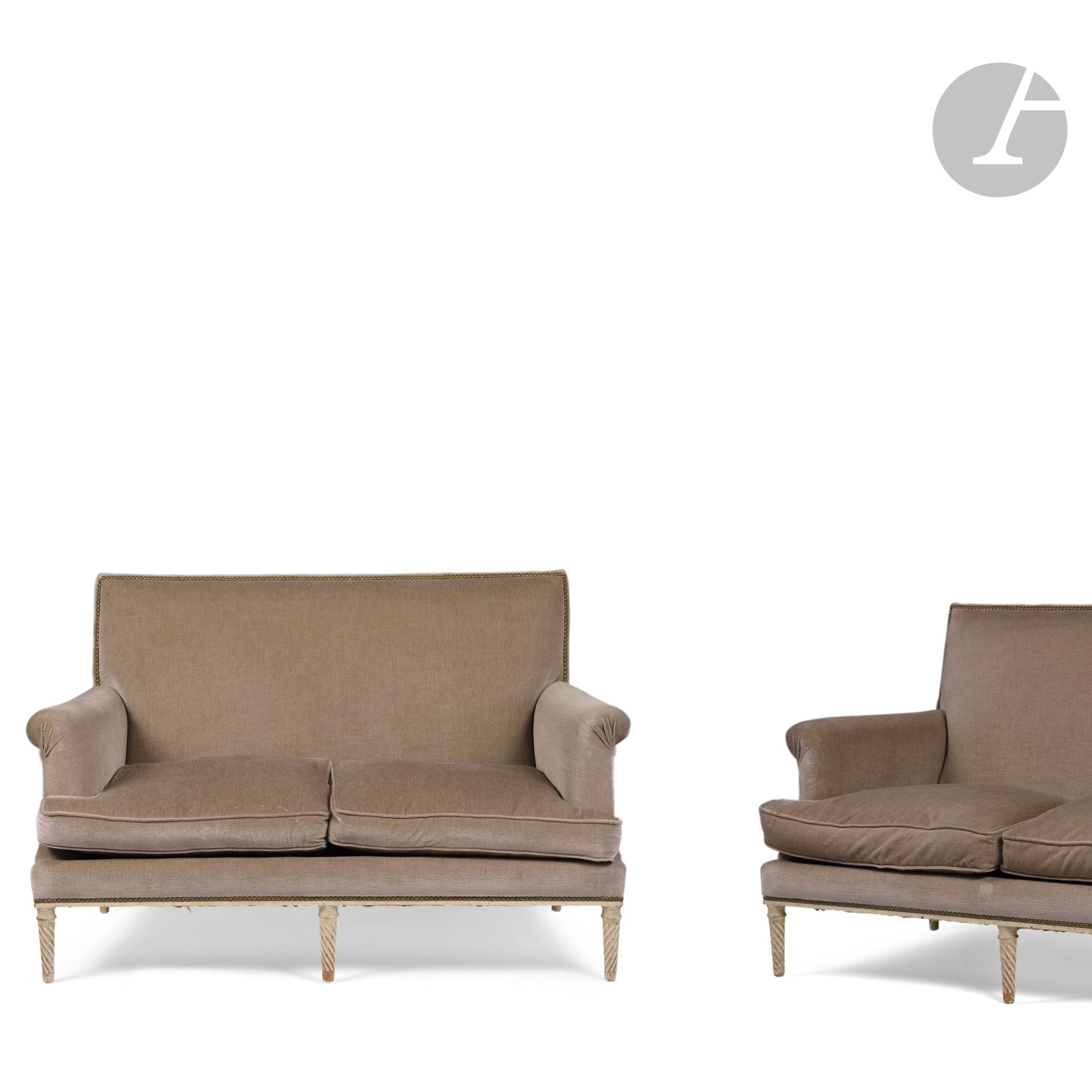 CARLHIAN DÉCORATION (ATTRIBUTED TO) - MICHEL CARLHIAN (1911-1975) &amp; ROBERT CARLHIAN (1910-2001)
Pair of 2-seater sofas. Bases and legs treated in the Louis XVI style and mastic lacquered. Backrests, armrests, seat fronts and cushion tops (re)upholstered in beige velvet. Upholstery and tapestries not original, a tear on the side of one cushion. H.85cm - W. 134cm - D.72cm