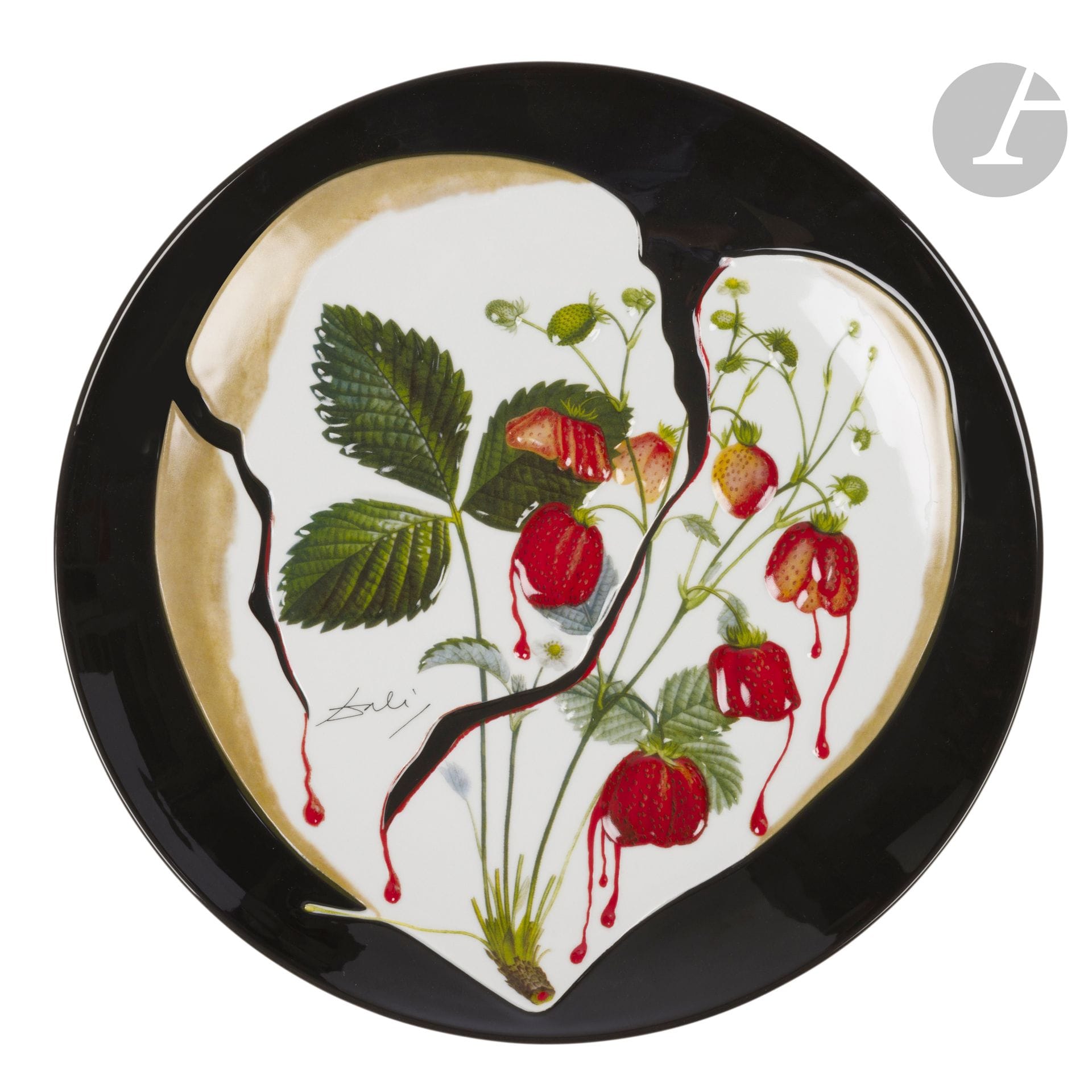 D’APRÈS SALVADOR DALI (1904-1989) & JEAN P.SCHNEIDER ÉDITEUR
Cœur de fraises, épreuve numérotée 336 (sur 1000)
Importante coupe creuse. Épreuve en porcelainede Limoges; le décor en relief et en polychromie. Vendue avec son coffret d’origine. Signée DALI sur l’avers, porte les mentions de titre, de conception, d’éditeur, de copyright et numérotée 336 au dos. D.34,8cm