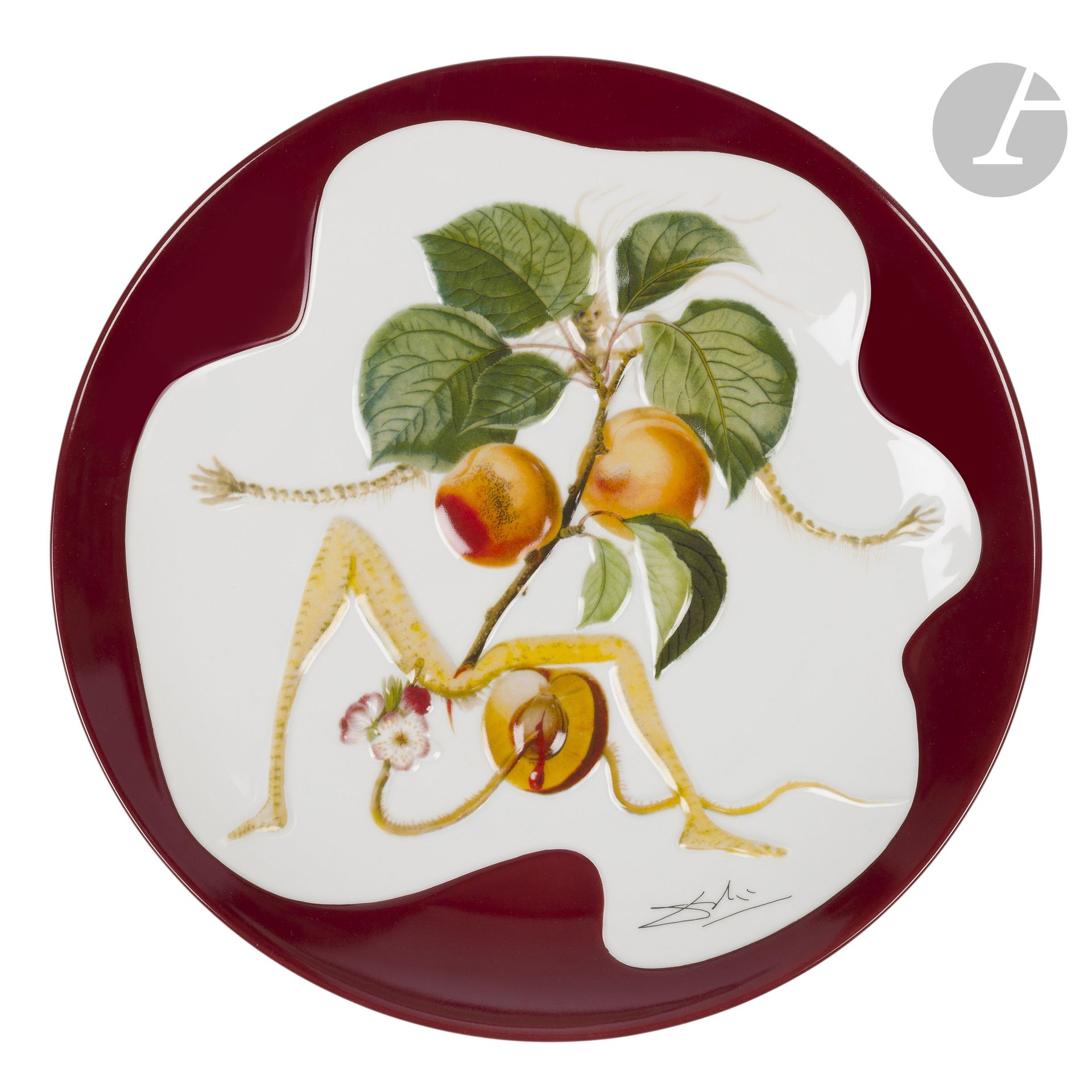 D’APRÈS SALVADOR DALI (1904-1989) & JEAN P.SCHNEIDER ÉDITEUR
Abricot, épreuve numérotée 304 (sur 1000)
Importante coupe creuse. Épreuve en porcelainede Limoges; le décor en relief et en polychromie. Vendue avec son coffret d’origine. Signée DALI sur l’avers, porte les mentions de titre, de conception, d’éditeur, de copyright et numérotée 304  au dos. D.34,8cm