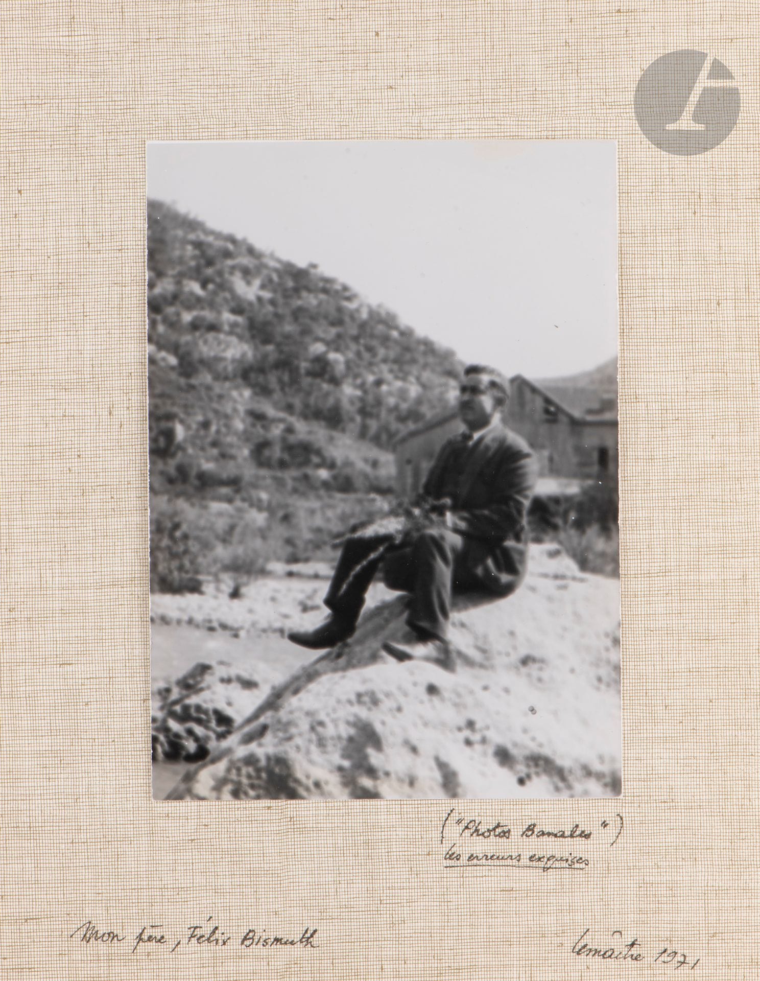 Maurice B. LEMAÎTRE (1926-2018)
«Photos Banales», Les erreurs exquises - Mon père, Félix Bismuth, 1971
Tirage argentique monté sur papier tramé.
Signé, daté et légendé sur le montage.
17,5 x 12,5 cm (photo)
27 x 21 cm