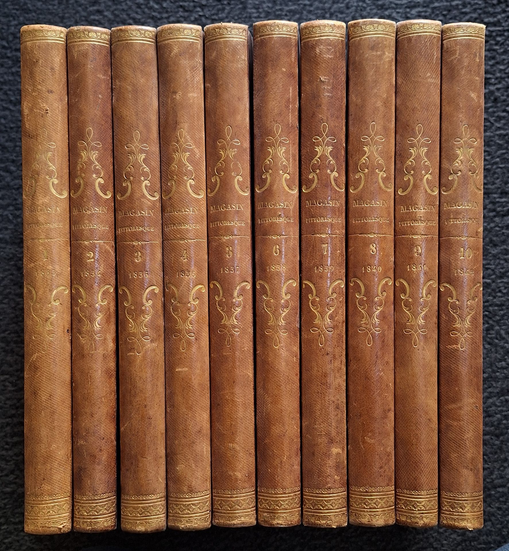 DAGUERREOTYPE
Le Magasin Pittoresque 1833 to 1842.
Published under the direction of Edouard Charton. 
10 volumes.
In-4 (29 x 20 cm). First editions of the first 10 years of this famous magazine. 420 pages per volume. Le Magasin pittoresque is a popular encyclopedia which, while not neglecting important modern discoveries, is above all concerned with reviving the past. 
Volume 7 (seventh year), 1939, features the first mention of the daguerreotype (pp 374-376). The article runs to 3 pages, with 5 figures detailing the procedure.
The 10 volumes are bound in half-leather with gilded title on the spine.