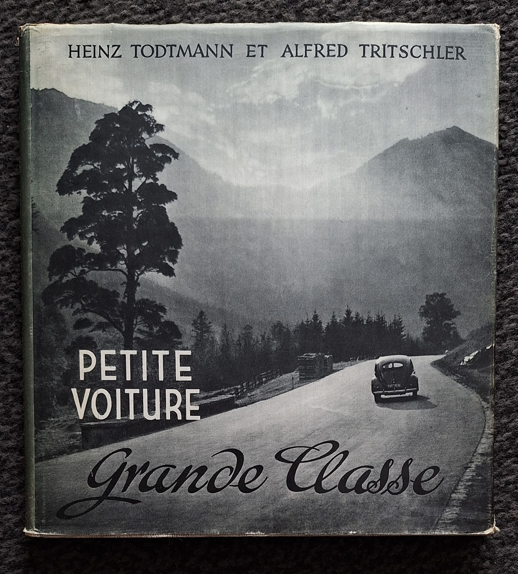 TRITSCHLER, ALFRED (1905-1970)
TODTMANN, HEINZ (1905-1975)
Small Car, Big Class.
True stories by Heinz Todtmann and Alfred Tritschler.
Published by Franz Burda, 1950.
In-4 (24 x 22 cm). Original French edition. 212 pp. 164 photographs reproduced in heliogravure. This book was written in collaboration with Heinz Todtmann, who typed the text, and Alfred Tritschler, who took the photographs with his camera. Translation from German by Dr. Harriès. Bound in titled cloth, in illustrated publisher's dust jacket in very good condition.