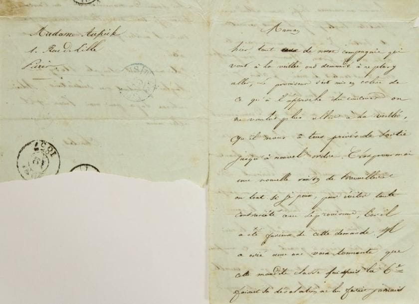 Charles BAUDELAIRE (1821-1867)
L.A.S. «Charles», [Paris 12 mai 1837], à sa mère Madame Aupick; 2 pages et demie in-8, adresse, cachets postaux (manque le bas du 2e feuillet, sans perte de texte). Lettre à sa mère du jeune Baudelaire en classe de seconde à Louis-Le-Grand.{CR}«Hier, tous ceux de notre compagnie qui vont à la veillée, ont demandé à ne plus y aller; le proviseur s?est mis en colère de ce qu?à l?approche du concours on ne voulût plus aller à la veillée, qu?il nous a tous privés de de sortie jusqu?à nouvel ordre. C?est pour moi une nouvelle raison de travailler et en tout si je peux, pour éviter toute contrariété avec le proviseur; car il a été furieux de cette demande. Il a crié avec une voix tonnante que cette maudite classe qui depuis la 6e faisait sa désolation ne lui ferait jamais honneur au concours. Enfin nous atttendrons peutêtre longtemps qu?il nous permette de sortir. [...] Quant à mon professeur, il est content de moi: Je suis 7e en histoire et 2e en Anglais»{CR}Il s?inquiète de la santé de «papa» [le colonel Aupick] et regrette d?être empêché de le voir à cause du proviseur, «ce monsieur Pierrot qui trouve étrange qu?on veuille dormir une heure de plus au lieu de songer à lui donner des nominations au Concours. Adieu, je vais travailler beaucoup pour tacher d?oublier que mes sorties me sont ôtées». Il lit Simple Story [de Mrs. Elizabeth Inchbald] «pendant mes récréations»...{CR}Correspondance (éd. Cl. Pichois), Bibl. de la Pléiade, t. I, p. 40