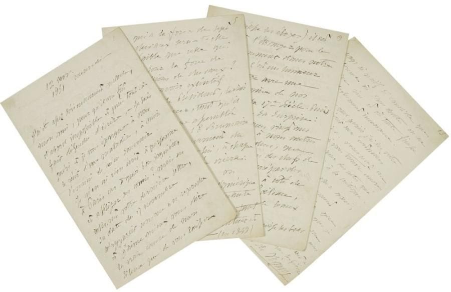 Alfred de VIGNY (1797-1963)
L.A.S., 12 novembre 1851, [à Philippe Busoni]; 13 pages in-8. Très longue et belle lettre.{CR}Vigny a été «assez sérieusement malade» et éprouve encore beaucoup de lassitude... «je pense souvent à vous, à votre courage, à votre amour de père si infatigable et si tendre, et à la mélancolie de vos prévoyances pour la jeune beauté qui va avoir dix-huit ans. - Oui vous avez raison il serait triste de voir toutes ces fleurs de l?adolescence s?élever et s?épanouir dans une ombre éternelle pour y pâlir et s?y flétrir. [...] Quand reviendra le calme public, les projets de bonheur renaitront et dans tous les projets des hommes il y a une figure comme la sienne qui passe à l?horizon avec une belle étoile sur la tête»...{CR}À propos de l?étude sur la «Grande Catherine» de Busoni, Vigny écrit: «l?on ne touche jamais du doigt le mirage trompeur de l?histoire qui ne cesse de fuir devant nous. - Savons-nous seulement l?histoire du soir et du matin que nous faisons aujourd?hui ? Voilà les deux Locomotives lancées l?une contre l?autre. Celle qui a la force de sept cents chevaux sera-t-elle plus faible que celle qui eût un jour la force de six millions de chevaux ? Que le pouvoir exécutif s?appelle: le Président, le Roi ou l?Empereur, tant qu?il n?y aura qu?une assemblée elle criera: au 18 Brumaire à chaque mouvement du chef de l?État et lui, à chaque geste de l?assemblée criera: à la convention. On l?a dit, on l?a écrit d?Amérique à l?assemblée constituante qui n?y a pas pris garde, tant elle avait hâte de constituer et d?en finir»...{CR}Vigny parle ensuite des éditeurs Charpentier et Lecou, avec qui il est en pourparlers pour l?édition de ses oeuvres, notamment une édition de luxe... «Franchement et entre vous et moi, je suis toujours surpris de cette vente régulière et rapide de mes ouvrages, sans annonces, sans articles dans les journaux, sans affiches, sans que ce paisible et insouciant Charpentier se soit jamais donné la peine d?avertir même le public de chacune des dix édition
