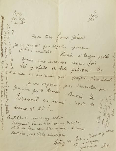 Jean COCTEAU (1889-1963)
L.A.S. «JC», Piquey par Arès (Gironde) 4 août 1923, à Francis Gérard; 1 page in-4, enveloppe. Il était malade: «Publier à longue portée donne une secousse chaque fois très profonde et très pénible. Il y a en nous un animal qui préfère l?immédiat. Je me repose. Je ne travaille pas. Je n?aime pas le travail. Mais le travail m?aime. Tout le drame est là !»... Il fait un aveu concernant Plain Chant: «Il s?agissait d?avoir l?air comme les autres et de ne leur ressembler en rien. Le dernier scandale, c?est d?être invisible»... Il conseille d?éviter «la mode qui n?a pas l?air d?être la mode. La pire de toutes». Il demande des nouvelles de la revue L?Oeuf dur, et de Pascal Pia: «Je l?aimais beaucoup. Il venait me voir souvent avant de disparaître. Est-il malade ? Sa santé m?inquiétait toujours»