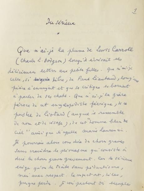 Jean COCTEAU (1889-1963)
Manuscrit autographe signé, Du sérieux, [1961]; 13 pages in-4. Essai sur le sérieux et l?art, publié le 1er avril 1961 dans la revue Les Oeuvres libres (nouvelle série, n° 179) et en plaquette aux Éditions Dynamo de Liège en 1961. Le manuscrit est soigneusement mis au net à l?encre bleue, et présente quelques ratures ou corrections.{CR}Cocteau déplore la disparition du respect dans l?approche du sérieux: en témoignent l?architecture moderne, l?absence de style écrit... a contrario, il y a l?exemple de Vermeer, dont l?oeuvre déroute parce qu?elle trompe le sérieux. «S?il fallait l?analyser, je mettrais son énigme sur le compte du souci qu?ont les grands artistes de ne se servir du modèle que comme un prétexte à se portraicturer eux-mêmes. C?est à cet auto-portrait qui domine textes et toiles qu?on reconnaît la famille des vrais poètes, qu?ils écrivent, composent, peignent ou sculptent»... L?honnêteté et le sérieux consistent à s?exprimer jusqu?au bout de soi-même: Cocteau cite en exemple le monde créé par Picasso, et il évoque le Sacre du printemps d?Igor Strawinsky et les réactions indignées de la comtesse de Pourtalès... «Le sérieux est celui de l?artiste qui change des habitudes prises, non pas par un goût du scandale qui n?entre pas dans ses préoccupations, mais par un ordre de sa personne secrète»...{CR}Cocteau accuse le public de manquer de sérieux en acculant les créateurs à l?échec, et plaide en faveur du recul. «Un jour que Picasso montrait une de ses toiles à un visiteur qui lui déclarait "ne pas comprendre", il lui demanda s?il parlait le chinois, et le visiteur répondant que non, il dit "Eh bien, cela s?apprend"». Il cite aussi l?exemple de Misia Sert, qui, dans sa jeunesse s?ennuyait à Bayreuth au Crépuscule des Dieux, qu?elle trouvait trop long: «Alors un vieux monsieur, placé derrière elle, se penche et murmure "C?est peut-être vous, jeune dame, qui êtes trop courte"»... Il cite encore Anatole France, et Monsieur Bergeret qui, trouvant incompréhensible