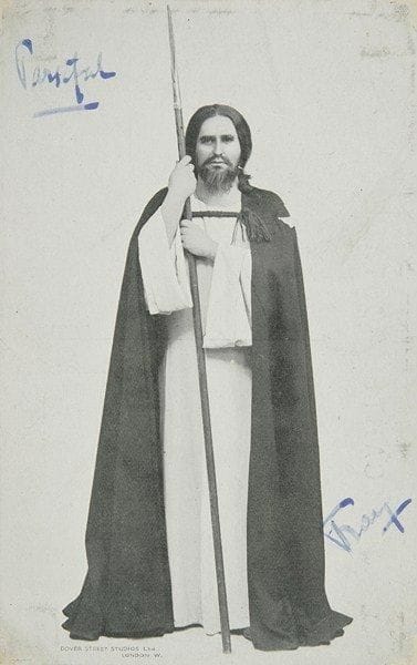 Paul FRANZ (1876-1950) ténor français. Photographie signée (carte postale).Dans le rôle-titre de Parsifal, annotée et signée: «Parsifal Franz». On joint une photographie dédicacée du baryton belge Louis Richard dans le rôle d?Amfortas