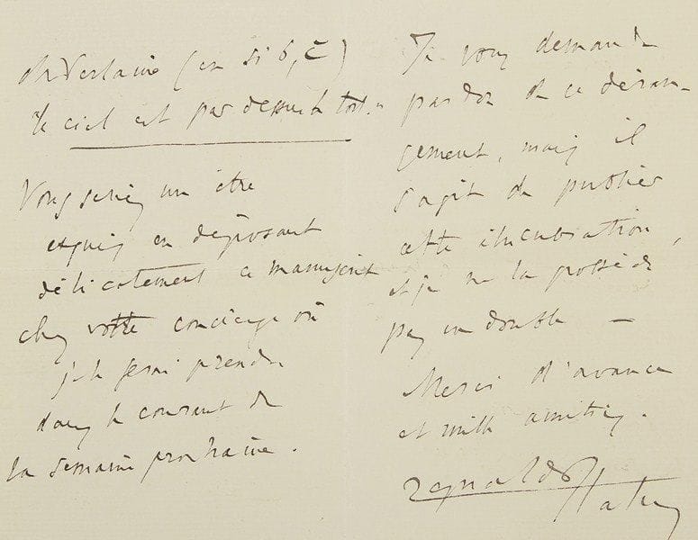 Reynaldo HAHN (1875-1947)
Dimanche [3 juin 1894], au jeune compositeur sous les drapeaux: «Nous vous chantons ce soir [...] nous ferons de notre mieux pour détailler délicatement votre Sara»; mais ils n?ont eu que deux répétitions très rapides: «je n?ai pas pu "fignoler" comme je l?aurais voulu»... Lundi matin [4 juin]. «Sara s?est délicieusement balancée hier soir au-dessus des applaudissements puisés au fond de coeurs. Le succès a été spontané et nos choristes se sont surpassés (en talent, pas dans la mesure !)»... Jeudi [1894], il a laissé «chez vous, il y a quelques siècles, le manuscrit d?une mélodie de moi sur des paroles de Verlaine (en si b, C) "le ciel est par-dessus le toit". Vous seriez un être exquis en déposant délicatement ce manuscrit chez votre concierge où je le ferai prendre [...] il s?agit de publier cette élucubration, et je ne la possède pas en double»... Montretout 28 juillet [1896], félicitations à Mme Halphen pour le second grand prix de Fernand: «J?étais en Allemagne, loin de tout, au moment du concours. Je reviens aujourd?hui à la réalité, et un de mes premiers soins est de vous exprimer combien je suis heureux des lauriers de votre fils. Il y a lieu de l?être deux fois, car en même temps qu?il remportait une récompense de son travail, il sauvegardait l?honneur de la classe, qui sans lui, eût été complètement anéanti par les "viles manoeuvres" de ces vagues Théodores !»... [19 décembre 1902]: «Je suis bien heureux que La Carmélite vous plaise, et très fier»... [22 avril 1905]. «Si vous venez à Esther demain, venez donc me parler sur la scène»... [7 février 1906]: «vous êtes trop gentil, et vous avez bien mérité de Mozart»... [9 février 1910]. «Ce sera le lendemain de ma première [La Fête chez Thérèse, 16 février 1910] ! Peut-être serai-je mort ?.. En tout cas, j?accepte, quitte à vous prier de m?excuser si les circonstances l?exigent»..