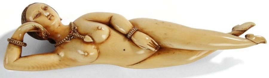 Travail Extrême Orient, XXe siècle
Femme médecin en ivoire.L.: 26.50 cm