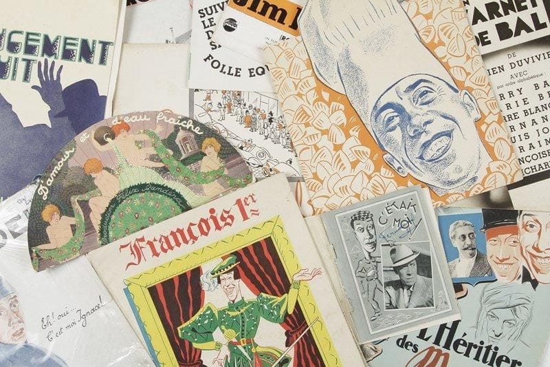 [FERNANDEL]. 14 plaquettes promotionnelles de films, années 1930. Bel ensemble, en bon état général: Les Gaités de l?escadron, François Ier, Ignace, Barnabé, D?Amour et d?eau fraîche, Jim La Houlette, Ernest le Rebelle, Fric-Frac, Raphaël le Tatoué, Berlingot et Cie, L?Héritier des Mondésir, Tricoche et Cacolet, Un carnet de bal, Le Jugement de minuit. On joint diverses publicités originales (dont Josette); et un ensemble de 19 photos originales d?époque, en tirages argentiques (formats divers), pour les films: Le Cavalier Lafleur, Le Coq du régiment, Le Train de 8 h. 47, La Porteuse de pain, Les Rois du sport et Barnabé (11)