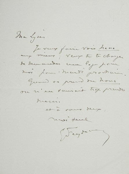 Georges FEYDEAU
L.A.S., [décembre 1905], à Charlotte Lysès; 1 page in-8. Après la création triomphale de Nono, première grande comédie du jeune Sacha Guitry (20 ans !), son ami et conseiller Georges Feydeau demande à nouveau des places - et cette fois pour toute sa famille: «Ma Lysès Je veux faire voir Nono aux miens. Veux-tu te charger de demander une loge pour moi pour mardi prochain. Quand on prend du Nono on n?en saurait trop prendre»..