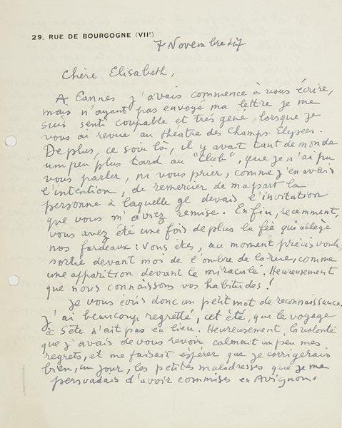 Alain CUNY (1908-1994)
L.A.S. «Alain», 7 novembre 1947, à Élisabeth Prévost; 2 pages petit in-4 (trous de classeur). Le comédien remercie d?abord pour l?invitation au Théâtre des Champs-Élysées, puis manifeste quelque regret de son attitude et des «petites maladresses que je me persuadais d?avoir commises» pendant la semaine d?Avignon: «J?étais confus de n?avoir en somme que si peu lutté là-bas, de n?avoir disposé que de cette petite gentillesse qui tenait lieu de l?essentiel inabordable... et cela aussi bien auprès de mes camarades les plus simples ! J?ai donc éprouvé de l?amertume en partant, ce qui est inadmissible, et ce dont je vous demande pardon puisque votre sourire concourt à tous nos succès. Il n?est pas aisé d?accepter de réussir dans l?organisation coutumière de la réussite ! À Cannes, je pensais souvent à vous, je comptais sur vous, ou plus discrètement, malgré l?accueil tout naturellement limpide qu?est le vôtre, sur le souvenir que je gardais de vous: celui de votre énergie pour soutenir ou pour faire face à tant d?êtres, alors que votre générosité, inflexible, ne semble triompher qu?au prix d?un sacrifice célébré au fond de vous»..