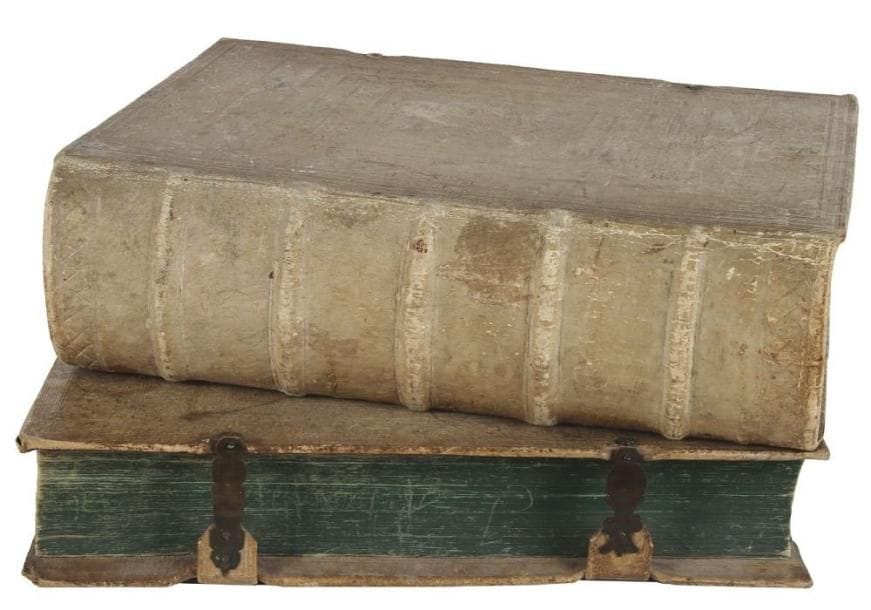 [BIBLE LUTHÉRIENNE]. Biblia, Das ist: Die gantze Heilige Schrift, Alten und Neuen Testaments. Tubingen: Johann Georg et Christian Gottfried Cotta, 1729. - 2 forts volumes in-folio, front., (15 ff.), 1256 pp. ch. 1248, 3 pl.; (4 ff.), 572 pp. ch. 582, 80 pp., (38 ff.), 1 carte. Reliure sur ais de bois biseautés recouverts de peau de truie estampée à froid, plats décorés de plusieurs encadrements composés de roulettes de rinceaux et de portraits en médaillon de Melanchthon, Martin Luther, Jean Hus et Érasme, motif stylisé au centre, dos à nerfs, tranches bleues, fermoirs absents sur le premier volume et présents sur le second (reliure de l'époque). Première édition donnée à Tubingen de la traduction de la Bible par Martin Luther, dans la version commentée par les théologiens Christoph Matthaeus Pfaff (1686-1760) pour l'Ancien Testament et Johann Christian Klemm (1688-1754) pour le Nouveau Testament. L'édition est illustrée de 3 bandeaux dont un aux armes, de 4 planches dont deux sur double page et d'une carte de l'Asie Mineure sur double page. EXEMPLAIRE ENRICHI DE 47 PLANCHES EXTRAITES DE LA BIBLE ICONOGRAPHIQUE GRAVÉE PAR WEIGEL D'APRÈS GASPARD ET JEAN LUYKEN parue en 1712. Les frontispices manquent et ont été remplacés dans le premier volume par la planche représentant des prêtres, divers objets de dévotions et une assemblée juive et dans le second tome par l'une des planches de la suite de Weigel. Cette édition manque à l'inventaire des Bibles imprimées du XVe au XVIIIe siècle conservées à Paris établi par Martine Delaveau et Denise Hillard. Reliure allemande de l'époque bien conservée malgré des salissures et plusieurs taches noires; il manque les fermoirs du premier volume. Pliures aux titres, déchirure sans manque à la page 367 du premier volume et déchirures à la première planche sur double page. Rousseurs.