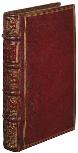 SANTEUL (Jean-Baptiste)
Hymni sacri et novi. Paris: Denis Thierry, 1689. - In-16, (8 ff.), 250 pp. ch. 248, (9 ff.). Maroquin rouge, triple filet doré en encadrement sur les plats, dos à nerfs orné, roulette dorée intérieure, tranches dorées sur marbrure (reliure de l'époque). Seconde édition, dédiée au cardinal de Bouillon, abbé de Cluny, des hymnes du célèbre poète latin, chanoine de l'abbaye de Saint-Victor, Jean-Baptiste Santeul (1630-1697). Ses hymnes étaient destinées principalement au diocèse de Paris et à l'ordre de Cluny. Le recueil se termine par les vers en l'honneur de B. Thomas de Saint-Victor et par une élégie de Claude Santeul, frère de l'auteur. L'ouvrage s'achève enfin par douze pages de musiques. Très bel exemplaire réglé, en maroquin rouge de l'époque très bien conservé malgré deux petits trous de ver à un mors et au dernier caisson et un petit coup au second plat.
