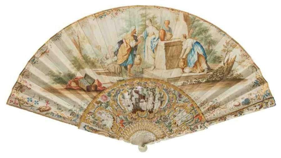 Éventail, XVIIIe siècle, monture en ivoire repercée, rehaussée or et polychrome, à décor d?un cartouche central d?une scène de vendanges, burgautée (petits manques). Feuille en parchemin, peinte d?une scène: «Esther au puits», au revers: couple buvant du vin