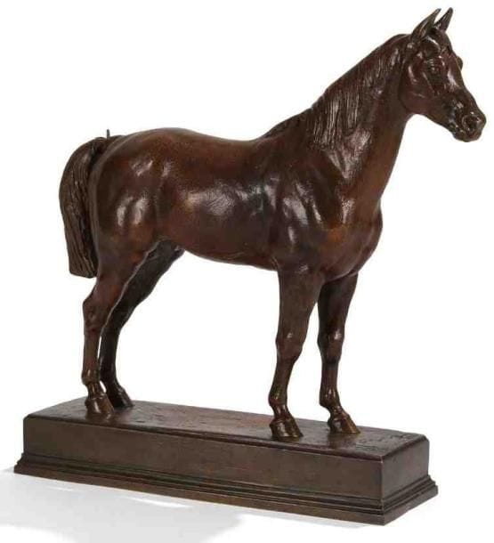 Antoine-Louis BARYE (1795-1875)
Cheval demi sang tête levée Bronze, chef-modèle, patine médaille claire, terrasse rectangulaire moulurée. Signé BARYE sur le terrain au milieu. H: 26,7 x L (terrasse): 22,7 x l: 8,2 cm. Clavette sur la base de la queue, une ouverture rectangulaire sous le ventre. La première édition de ce modèle date de 1874, il est présenté comme nouveau modèle dans le dernier catalogue de l?atelier de Barye. La signature BARYE, soulignée a été utilisé par l?artiste entre 1850 et 1875. Référence bibliographique: M. Poletti, A. Richarme, Barye, Paris 2 000, modèle répertorié sous le numéro A125, page 261