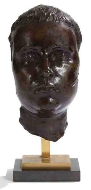 Jules Aimé DALOU (1838-1902)
Tête de jeune homme Bronze à patine brune. H: 15 cm Signé Dalou. Cachet du fondeur: Cire perdue A.A. Hebrard