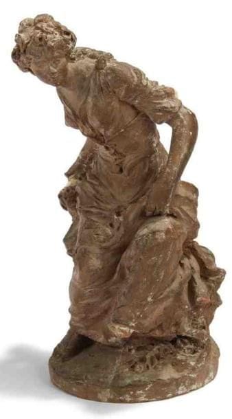 École Française du XIXe siècle
Jeune femme assise Statuette en terre cuite H: 20 cm. Accidents et restaurations