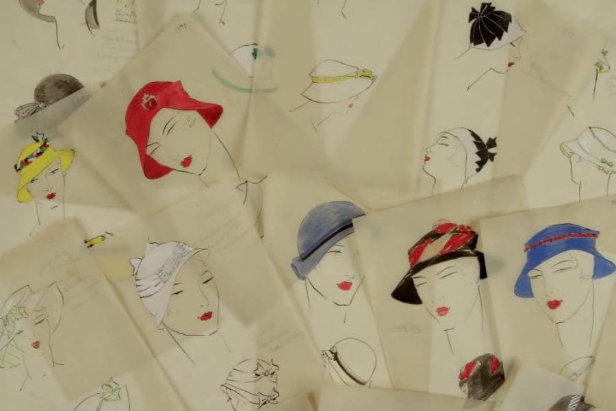 Atelier Léo TISSANDIÉ (XXe siècle)
Chapeaux Encre, gouache, aquarelle et traits de crayon sur papier calque. 16 dessins techniques. Annotations du créateur. Numéro de croquis en haut de la planche (de 100 à 119). (Pliures). 26 x 17 cm Léo Tissandier, créateur de Haute Couture établi au 48 rue d'Orsel dans le 18ème (à l'endroit même où Georges Braque avait son atelier) créa et dessina pendant plus de 25 ans (des années 1920 à 1950 environ), des modèles en exclusivité à des maisons de couture aussi célèbres que Chanel, Madeleine Vionnet, Jean Patou, Molyneux, Jeanne Lanvin, Lucien Lelong, Doucet, Maggy Rouff, Marcel Rochas, Lucille Paray, Martial et Armand, Auguste, Bernard Millers Soeurs, Drevoll, Worth, Premet... Sont ici présentés, non pas des dessins d'illustrations, mais des modèles originaux réalisés dans l'ombre des grands noms de la Haute Couture