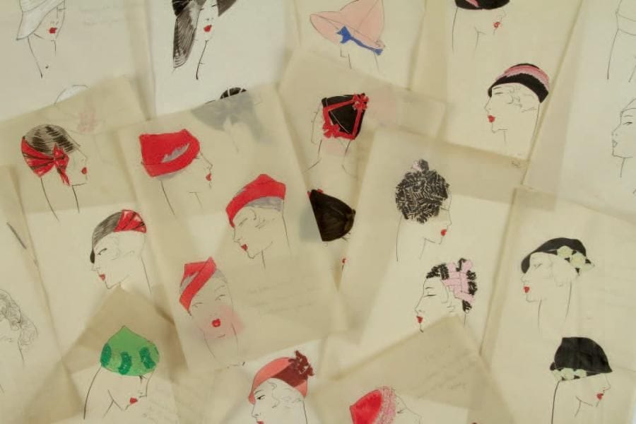 Atelier Léo TISSANDIÉ (XXe siècle)
Chapeaux Encre, gouache, aquarelle et traits de crayon sur papier calque. 14 dessins techniques. Annotations du créateur. Certaines planches portent le prénom du modèle. Numéro de croquis en haut de la planche (de 55 à 72). (Pliures). 26 x 17 cm