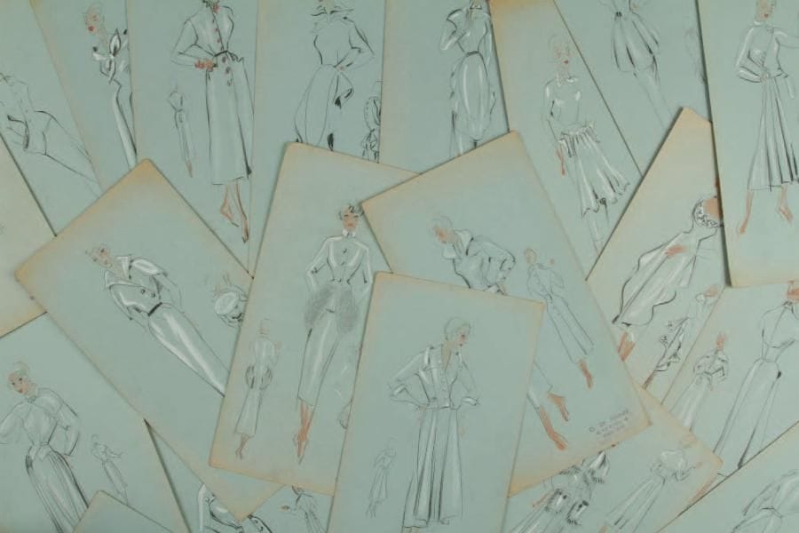 Atelier Léo TISSANDIÉ (XXe siècle)
Robes Crayon, mine de plomb et rehauts de gouache. 26 dessins techniques. Portent pour la plupart un cachet en bas à droite, "O. de Pennes" (archiviste?), avec l'adresse de l'atelier. Numéro de croquis au dos des planches (de 4011 à 4183). 26 x 17 cm