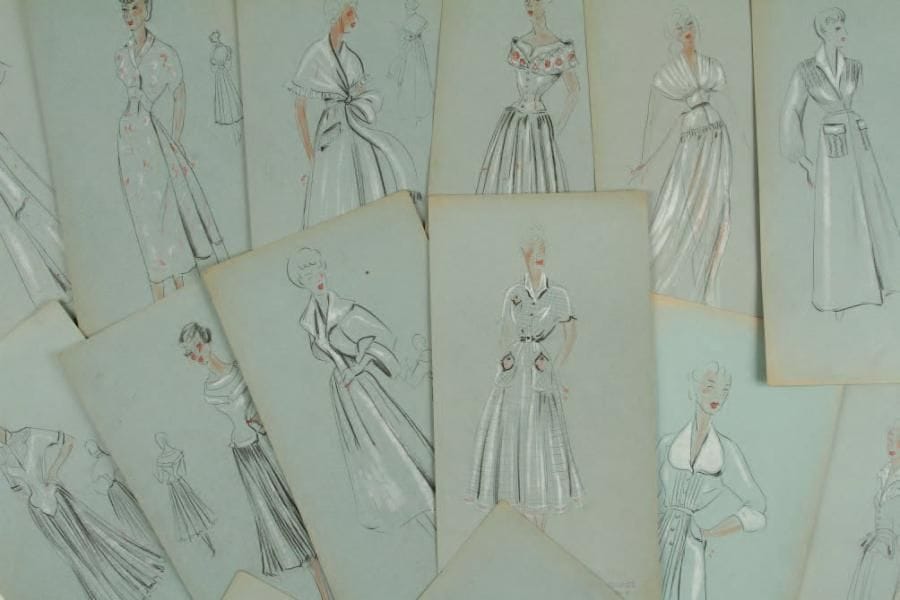 Atelier Léo TISSANDIÉ (XXe siècle)
Robes Crayon, encre, mine de plomb et rehauts de gouache. 21 dessins techniques. Portent pour la plupart un cachet en bas à droite, "O. de Pennes" (archiviste?), avec l'adresse de l'atelier. Numéro de croquis au dos des planches (de 446 à 499). 26 x 17 cm