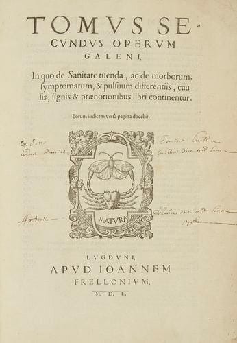 GALIEN (Claude)
[Opera omnia]. Lyon: Jean Frellon, 1550 (1548-1551). - 8 parties en 4 volumes in-folio, veau brun, dos à nerfs orné à la grotesque, tranches jaspées (reliure du XVIIe siècle). Unique édition française des Opera omnia de Galien, imprimée à Lyon par Jean Frellon. Elle a été faite d'après l'édition des Giunta publiée à leur demande par le médecin Giovanni Battista da Monte (1498-1551), achevée et corrigée par Michel de Villeneuve. On y retrouve les commentaires et les textes d'André Vésale, Joh, Caius, Janus Cornarius, etc. Notre exemplaire est complet de toutes les parties et se compose de la façon suivante: Tome 1: - Cl. Galeni varia opera, ac fragmenta, Nunc primum inventa, & Latino sermone donata, Quorum Elenchus altera pagina continetur. Lyon: Jean Frellon, 1550. - (1 f.), col. 3-104 mal ch. 107, pp. 107-111, (1 f. bl.). - Cl. Galeni Pergameni, omnia Tum quæ antehac extabant, tum quæ nunc primum inuenta sunt, opera In Latinam linguam conuersa... Lyon: Jean Frellon, 1550. - (6 ff.). Ces 6 feuillets constituent la table des Opera omnia, parfois placée en tête de l'index. On trouve au début une lettre de l'imprimeur au lecteur, datée d'octobre 1550. - Operum Galeni libri Isagogici artis medicae prima quaesque elementa complectentes, Nullo Tomorum numero insigniti, ut quocunque loco volet, reponere Lector possit. Lyon: Jean Frellon, 1550 (1549). - (1 f.), col. 5-172 et 181-236, (1 f.). Le dernier feuillet indique que l'impression a été faite en 1549. Il manque dans cette partie les feuillets f4 et f5 et les feuillets f3 et f6 sont en double. - Tomus primus operum Galeni, Complectens ea, quæ ad corporis humani naturam, eiusque anatomen exquisitè cognoscendam, pertinent. Lyon: Jean Frellon, 1550 (1548). - (6 ff.), col. 1-1074, pp. 1075-1081, col. 1082-1264. Commence par une préface de Giovanni Battista da Monte. Impression faite en 1548 comme indiqué au dernier feuillet. Tome 2: - Tomus secundus operum Galeni, In quo de Sanitate tuenda, ac de morborum, symptomatum, & pu