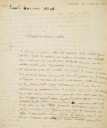 TOULOUSE - HISTORIENS DU MEGE L(ouis)-Alexandre (1780-1862), Deux l.a.s., Toulouse 1 septembre 1824 à M. Bottin, secrétaire de la société royale des antiquaires. 3 pleines pages in-4, adresse et cachet de Port Payé en quatrième page, et Toulouse 1 novembre 1844, au baron de Lamothe-Langon, mainteneur des Jeux-Floraux, celle-ci sur papier de deuil, 2 pleines pages in-4, adresse en quatrième page. Dans la première lettre, il rappelle les débuts de sa carrière en 1807 quand il fut chargé de la description des Pyrénées et annonce la parution de son «Archéologie pyrénéenne» en quatre volumes in-8 et cent planches in-folio, en décrivant avec force détails le contenu de l?ouvrage qui lui a coûté déjà plus de dix-huit mille francs et pour lequel il cherche un éditeur à Paris. Dans la seconde, il demande un portrait de Cailhava de l?Estandoux que sa fille avait promis de donner à la ville de Toulouse et qui est entre les mains du baron de Lamothe-Langon, en évoquant son édition de l?Histoire du Languedoc de De Vic et Vaissette (Du Mège et Lamothe-Langon sont tous deux suspectés, aujourd?hui, d?avoir parfois inventé les documents qui leur manquaient et Du Mège faillit compromettre la société archéologique du Midi de la France dans une affaire de fausses sculptures romaines). Son Archéologie pyrénéenne est parue à Toulouse en 1858, c?est-à-dire trente-quatre ans après cette lettre à Bottin. Joint: Statuts de l?Académie des Jeux-Floraux. Toulouse, Douladoure, 18, pp. en un vol. in-8 br. broché sous couv. muette; correspondance adressée à L.-A. du Mège par P. J. S. Dufeÿ, avocat parisien, Paris, 30 avril 1820-17 septembre 1829. Cinq l.a.s. formant 11 pp. in-4, adresses en quatrièmes pages. Dufeÿ, auteur du mémorial parisien, de comédies, y parle aussi à Du Mège des projets de celui-ci et en particulier de son «archéologie nationale». Le dossier