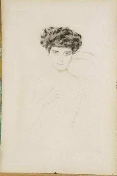 Paul-César HELLEU (1859-1927)
Jeune femme de face, une main à l?oreille, l?autre sur son coeur. Vers 1900. Pointe sèche. 348 x 570. Belle épreuve sur vélin, signée à la mine de plomb, légèrement oxydée. Restes d?ancien encadrement et épidermures au verso. Infimes manques et arrachements consécutifs aux bords du feuillet. Toutes marges
