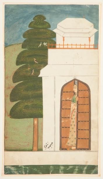 Nayika, jeune femme dans une porte entrebâillée, Rajasthan, XIXe siècle Gouache sur papier cartonné. Une jeune femme richement parée regarde au dehors d'un pavillon situé sous un arbre habité d'oiseaux, par la porte entrebâillée. Elle attend impatiemment son amant qui doit la rejoindre. La scène est identifiée par une inscription en ourdou à l'encre noire située sur le bâtiment, et répétée au verso, indiquant que la nayika cherche son amant des yeux. Dim.: 23,5 x 15 cm (Usures)