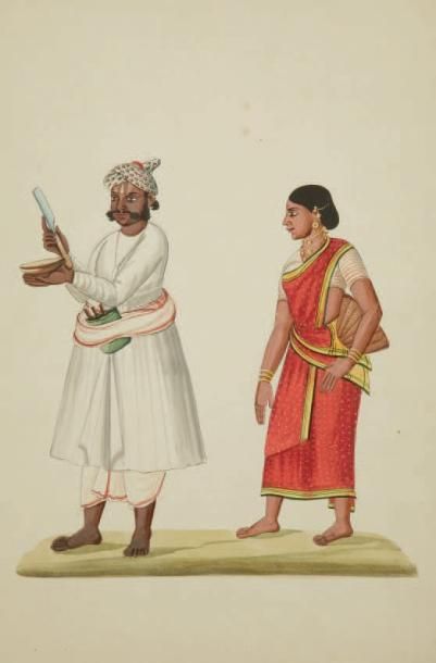 Barbier et sa femme, Inde du Sud, fin XIXe siècle Aquarelle présentant un barbier, vêtu d'une robe blanche et tenant un rasoir à barbe et une coupelle. Sa femme vêtue d'un sari à pois tient une corbeille sous le bras. Dim.: 29,4 x 19,5 cm Provient de la même série de petits métiers que les numéros 121 à 123