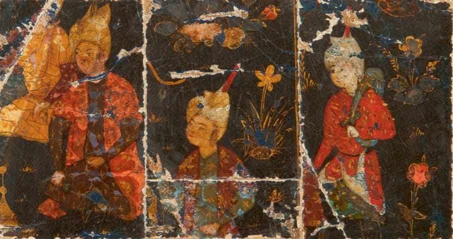 Petit panneau laqué aux personnages safavides, Iran, XVIe siècle Carton peint en polychromie et laqué à rehauts d'or. Quatre personnages coiffés de turbans, qizilbash, sont assis dans un paysage fleuri. Dim.: 5,2 x 9,4 cm (Petits éclats, usures et marques de pliure)