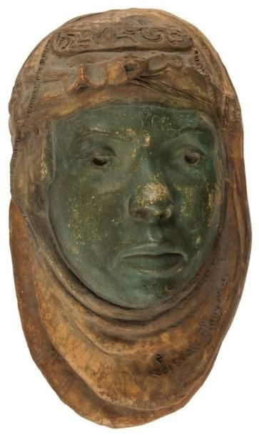 Paul-Louis LOISEAU-ROUSSEAU (1861-1927)
Portrait d?une jeune Ouled Nail, vers 1905. Sculpture (masque) d?applique. Épreuve en terre cuite patinée polychrome d?origine. Petites usures à la patine. Signée LOISEAU-ROUSSEAU en lettres cursives en bas à droite. Hauteur: 31 cm