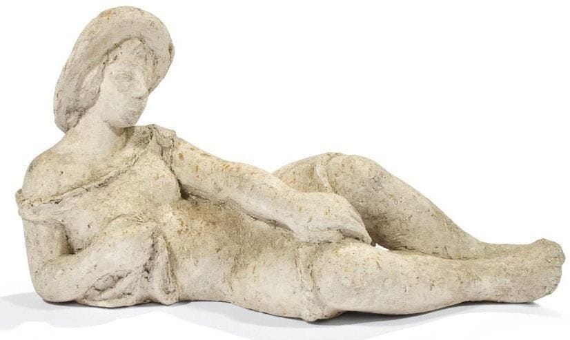 Hubert YENCESSE (1900-1987)
Femme Allongée au chapeau, circa 1930/32. Plâtre original. Petits manques épars, salissures et restaurations. Longueur: 68 cm. Provenance:. Famille de l?artiste. Hubert YENCESSE, retenez le nom de ce jeune sculpteur: il a déjà acquis une belle et solide personnalité et il est de ceux sur lesquels nous devons le plus compter pour continuer les traditions de forte sincérité, de résonance profonde, de labeur grave et passionné, qui sont l?honneur de nos meilleurs statuaires...» Gaston DERYS in Mobilier & Décoration, janvier, 1933.