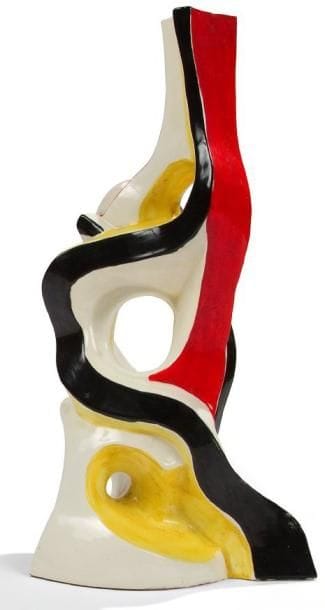Roland BRICE (1911-1989)
Élève et praticien céramiste pour Fernand LÉGER. Important pied de lampe formant sculpture de forme libre. Épreuve en céramique émaillé polychrome, blanc, rouge, jaune, noir. Petits éclats en pourtour de la base. Signé R. BRICE et situé Biot A.M. (pour Alpes-Maritimes) à l?émail sous la base. Hauteur: 46 cm