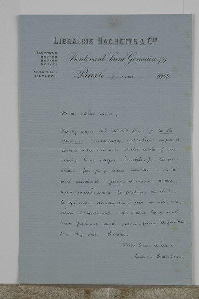 Henri BARBUSSE (1873-1935). 13 L.A.S. et 1 L.S., [1912-1914] ; 15 pages formats divers, plusieurs en-têtes Librairie Hachette & Cie, 4 enveloppes.7 lettres à Mme Jeanne Charrot. 13.XII.1912 : « J’ai été hier au T. [journal Le Temps] On m’a demandé un modèle à l’essai. J’espère que cela ira »… 15 février 1913. Il ira voir Mortier qu’il connaît très bien pour intercéder en sa faveur ; quant à Pioch, « il lui est difficile de me refuser quelque chose »… [14.III]. Il espère que Joseph Reinach interviendra en sa faveur auprès du ministre pour « décrocher la chose ! »… 7 mai. La Vie heureuse consacrera volontiers un grand article à la nouvelle installation de M. Sorel… Rendez-vous, excuses pour des rendez-vous manqués ou repoussés, services rendus et recommandations, etc…  À un journaliste qui part dans les Balkans, auquel il propose (27 mai 1913) « un projet d’interviews relatives au futur statut et aux projets futurs des alliés »… Pour l’interview de Ferdinand de Bulgarie : « Nous ne demandons pas une profession de foi politique ! » Il souhaite le voir avant son départ au sujet de cet article qui les intéresse beaucoup… « Après réflexions et débats, nous renonçons à l’article sur le comte de Chambord », car cet article ne pourrait paraître qu’en octobre, « trop longtemps après l’incident du soi-disant testament », mais surtout parce que « cette évocation touche, malgré tout, à des choses politiques »… 11 septembre 1913. Ils publieront volontiers « plutôt qu’un article sur les négociations Turco-Bulgares, l’interview seule du Grand Vizir. Il y aura donc lieu de donner à celle-ci l’étendue d’un article : cela ne sera pas bien difficile pour un écrivain et un journaliste comme vous. Nous pensons que l’exposé […] au point de vue turc, émanant d’une personnalité de l’importance du Grand Vizir, et présenté par vous dans un décor vivant et coloré, fera le maximum d’impression, et, en frappant un seul coup, frappera plus fort »…