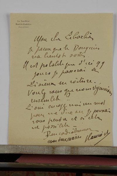 Maurice de VLAMINCK (1876-1958). L.A.S., Rueil-la-Gardelière, à son cher Lebarbier ; 1 page petit in-4 à l’adresse de La Tourillière.« Je pense que le Bouquin va bientôt sortir ». Il prévoit de bientôt passer à Lisieux en voiture et lui propose d’y déjeuner ensemble… On joint 2 L.A.S. d’André Dunoyer de Segonzac, à son ami Bergevin, « bel artiste – trop modeste – et qui bâtit son œuvre dans le calme – et loin des chiqués et du bluff de Paris » (1933), et à M. Garnier de l’Entraide des Artistes (1941).
