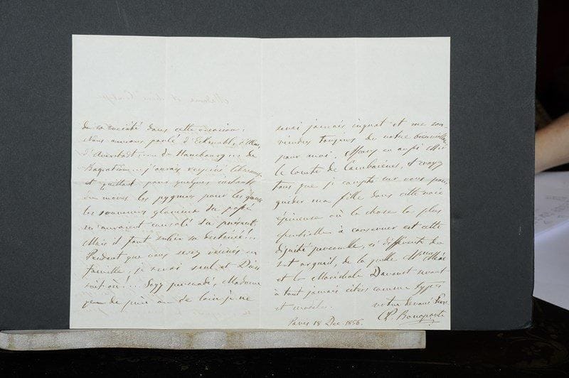 Famille Lucien bonaparte. 20 lettres ou pièces, la plupart L.A.S.Charles-Lucien Bonaparte, prince de Canino (1803-1857) : l.a.s. à la comtesse Armand de Cambacérès née Davout (belle-mère de sa fille Bathilde, 1856). – Son fils Joseph-Napoléon Bonaparte (1824-1865) : l.a.s. à son beau-frère le comte Louis de Cambacérès (Rome 1865), et photographie signée. – Napoléon-Charles Bonaparte (1839-1899, frère du préécédent) : l.a.s. à sa sœur Bathilde de Cambacérès (1860), 4 l.a.s. (et 2 télégrammes) à sa nièce Zénaïde de Cambacérès, duchesse d’Albufera (1872-1877 et 1891), et l.a.s. à la comtesse Armand de Cambacérès (1878) ; plus 5 photographies de lui et sa femme Christina, princesse Ruspoli). – Eugénie Bonaparte, princesse de la Moskowa (1872-1949, fille du précédent) : l.a.s. à sa cousine Zénaïde duchesse d’Albufera (1907, avec carte-souvenir de sa mère). – Zénaïde de Cambacérès, duchesse d’Albufera (1857-1932) : note autogr. sur sa tante maternelle la princesse Gabrielli. 2 photographies signées par les filles de Charles-Lucien : Julie marquise de Roccagiovine (1830-1900) et Charlotte comtesse Primoli (1832-1901). – Laetitia Bonaparte (1866-1926, fille du Prince Napoléon), princesse de Savoie, duchesse d’Aoste : photographie signée.  On joint une l.a.s. du comte Rapetti sur la généalogie des enfants de Lucien Bonaparte (1858), et un portrait gravé de Lucien Bonaparte.
